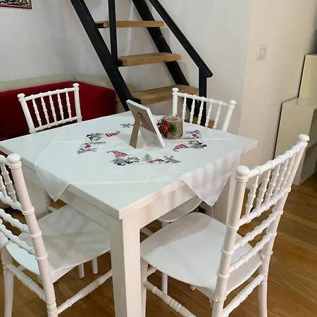 And Cozy X4 Victoria 2 טיראנה