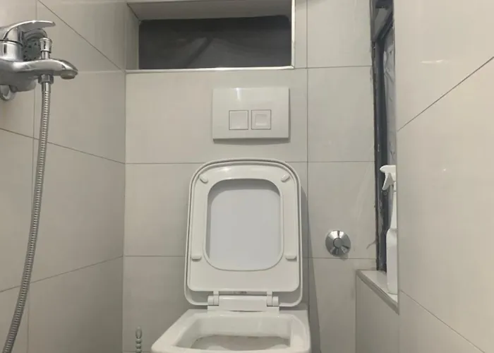 And Cozy X4 Victoria 2 טיראנה